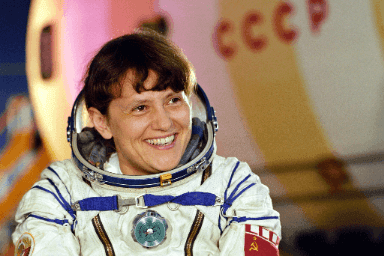 Светлана Савицкая в скафандре