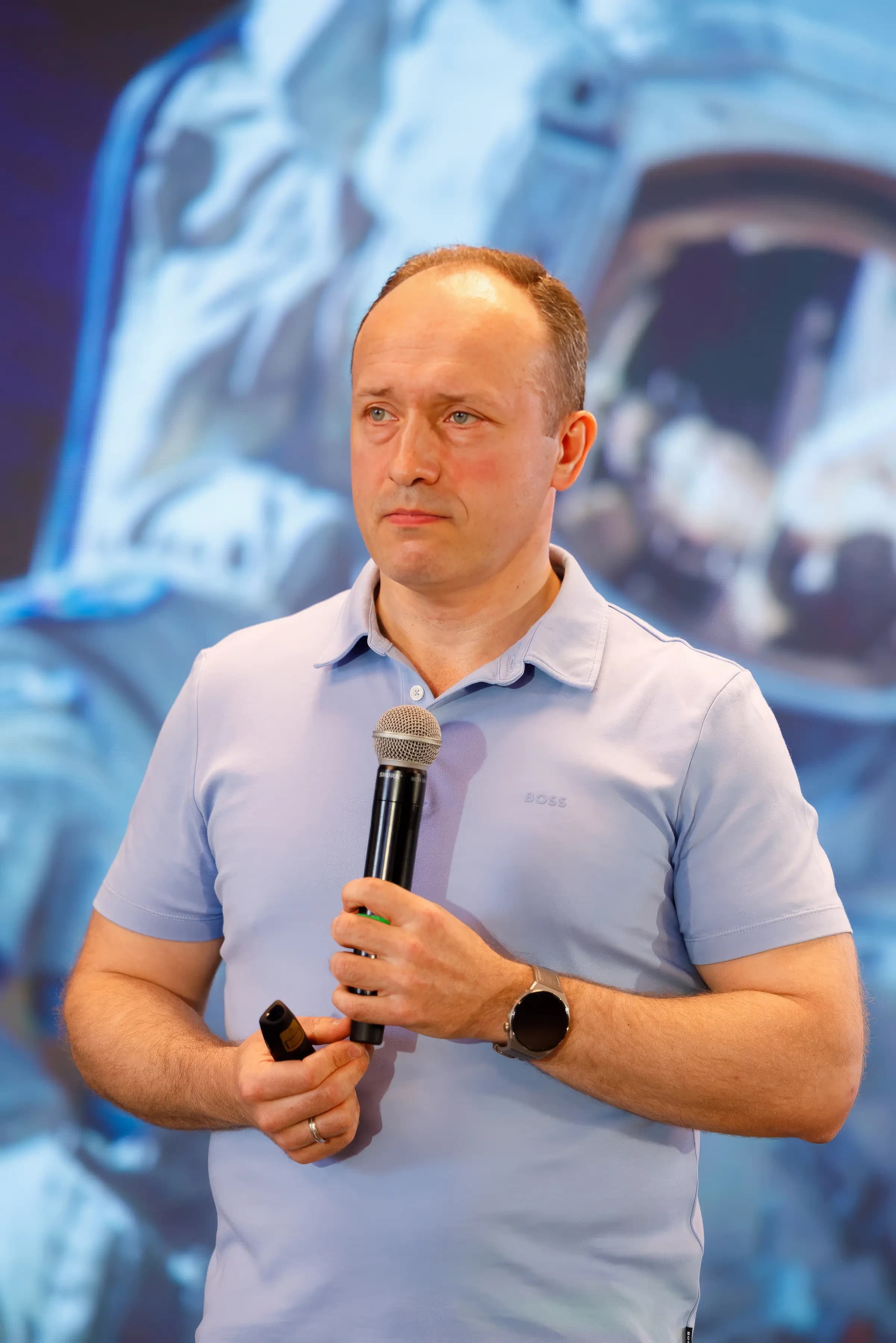 Александр Мисуркин выступает на конференции компании Б1, Московская область