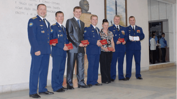 The 2006 cosmonaut group after passing the state exam and receiving diplomas in 2009