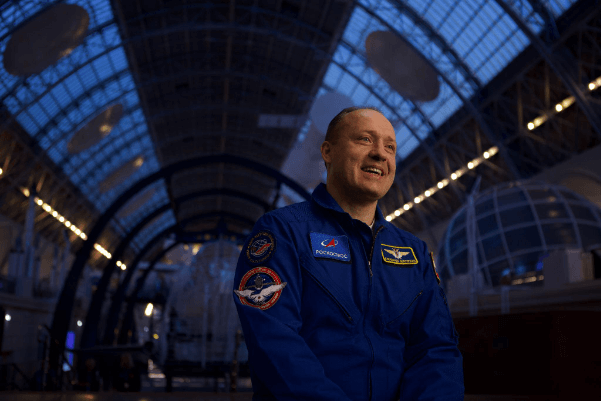 Alexander Misurkin in a blue Roscosmos flight suit