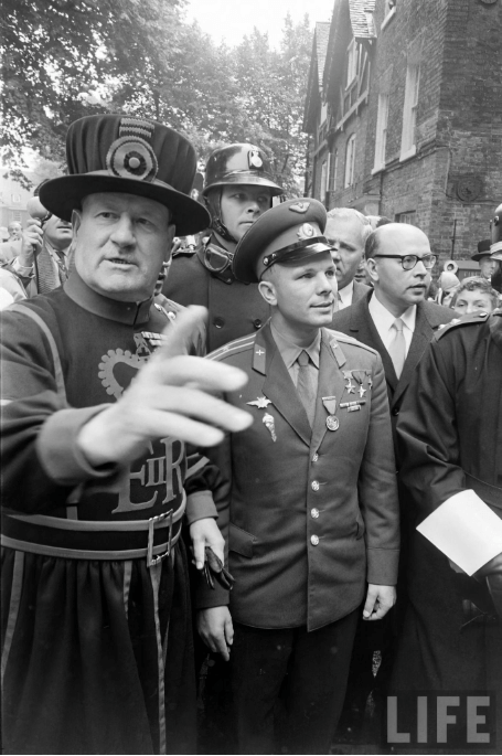 Yuri Gagarin with a Yeoman Warder during his visit to London, 1961